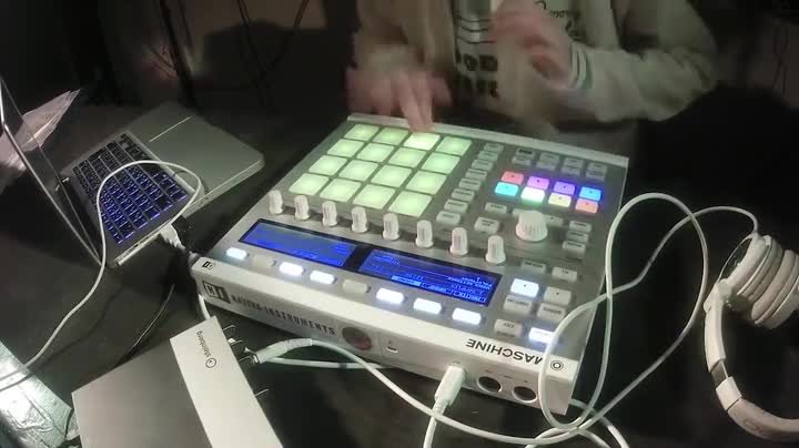 Amazon | AKAI professional アカイ/MPC Element ミュージック